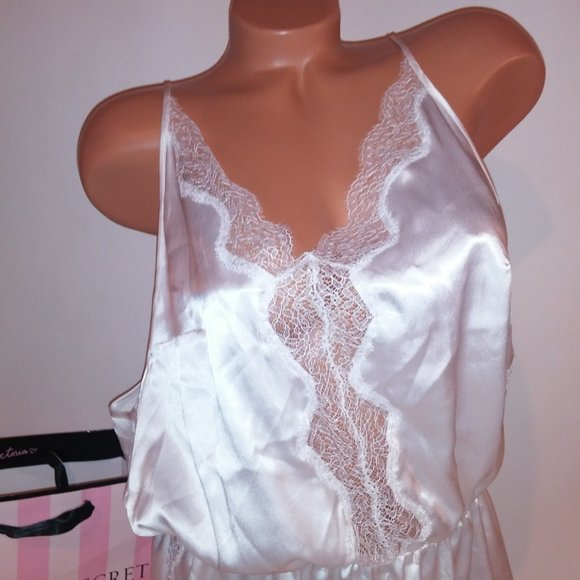 Victoria Secret Lingerie - Picture 2 of 5